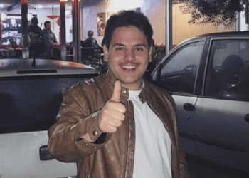 Incidente mortale a Caserta: si schianta in moto contro l’auto della polizia: Marco Dongu, 26 anni, la vittima