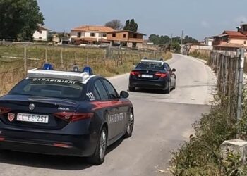 Frignano, terreno trasformato in discarica abusiva con rifiuti di ogni tipo: denunciato 75enne di Teverola
