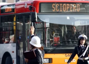 Sciopero mezzi pubblici domani 18 settembre, lunedì di disagi anche a Napoli: orari delle fasce garantite