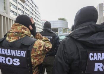 Camorra, maxi retata dei Carabinieri, Ros e DDA di Napoli: 27 arresti all’alba, colpo al clan Di Lauro