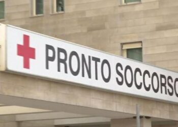 Bimba di 9 anni rischia di soffocare: corsa in ospedale con i carabinieri che gli salvano la vita