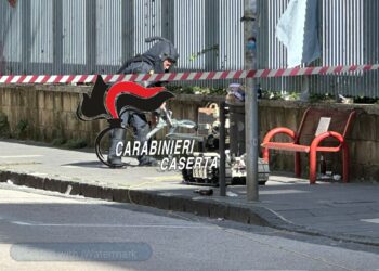 Allarme bomba ad Aversa in Via Corcione, gli artificieri dei carabinieri fanno brillare una valigia