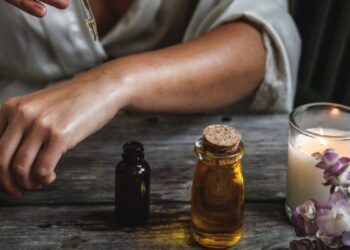 L’olio di ricino: un elisir di bellezza dall’antichità ai giorni nostri