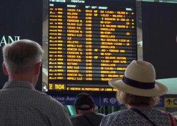 Treni, guasto alla linea elettrica di alimentazione: caos tra ritardi, orari cambiati e cancellazioni
