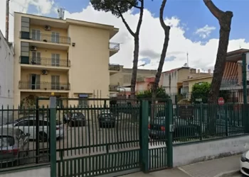 Sant’Antimo, va in caserma a sporgere una querela con la droga addosso: 20enne del posto arrestato