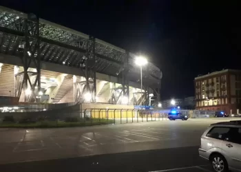 Tragedia a Napoli dopo Napoli-Milan, trovato un cadavere in un sottopasso vicino allo stadio “Maradona”