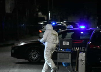 Quartiere Fuorigrotta, 81enne trovato morto in casa in una pozza di sangue: non si esclude l’ipotesi di omicidio
