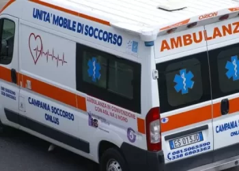 Villaricca, minaccia con una pistola un operatore del 118: “sposta l’ambulanza, devo passare”