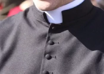 Prete condannato in 1°e 2° grado per abusi su un 12enne, il Tribunale gli sequestra 220mila euro