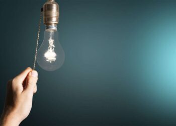 Mercato tutelato dell’elettricità arriva la proroga: Arera rinvia al 1° luglio 2024