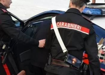 Teverola, ladro ‘seriale’ danneggia auto per rubare, bloccato da un carabiniere di Trentola libero da servizio