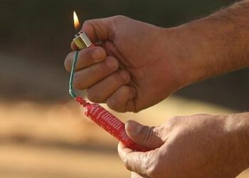 Quarto, raccoglie un petardo da terra e gli esplode tra le mani: 18enne perde un dito