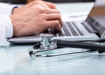 Sanità, addio ricetta medica cartacea: il medico prescriverà i farmaci solo con quella digitale