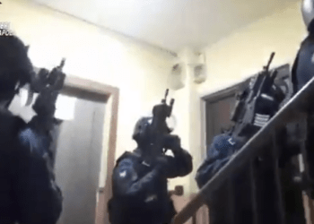 Afragola, smantellata piazza di spaccio: arrestate 6 persone nel blitz antidroga (Video)