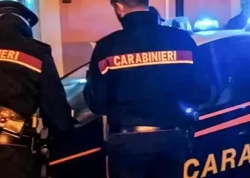 Bagnoli, sospetti ladri d’auto, fermati per un controllo aggrediscono i carabinieri: due in manette