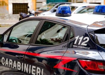 Parete, i familiari gli negano i soldi, lui li minaccia di uccidere: 36enne arrestato dai Carabinieri