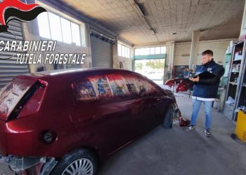 San Marcellino, trasforma un locale con un piazzale esterno in un’autofficina e carrozzeria abusiva