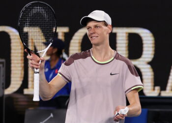 Tennis, Australian Open, Jannik Sinner vola ai quarti di finale con una vittoria su Khachanov per 3-0