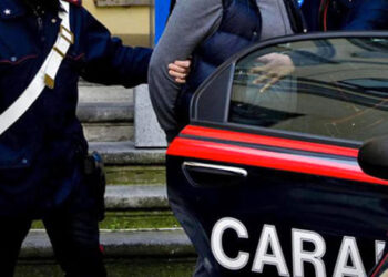 Furto auto con il “cavallo di ritorno”, il veicolo è di un carabiniere: scatta la trappola, 20enne arrestato