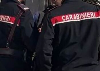 Minaccia di morte e maltratta i genitori per avere soldi: 31enne finisce in carcere