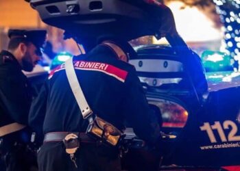 Arzano, città presidiata dai carabinieri, 35enne sorpreso mentre cerca di rubare un’auto