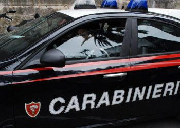 Qualiano, episodio di violenza in una scuola, picchia bidello davanti ai bimbi e aggredisce una donna