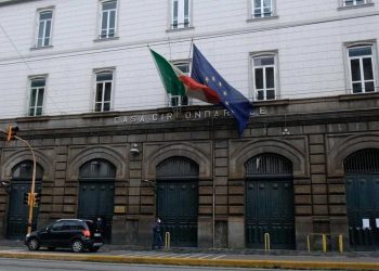 Carcere di Poggioreale, tenta di impiccarsi in cella, detenuto salvato dagli agenti