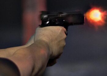 Orta di Atella, raid contro un negozio: colpi di pistola nella saracinesca di “Pirotecnica Campania”