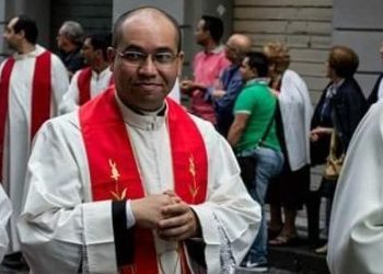Nel Casertano, intimidazione al sacerdote. Reazioni e solidarietà: in serata una marcia con una fiaccolata