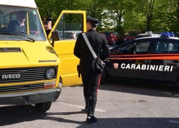 Scuolabus irregolari tra Giugliano e Villaricca, controlli dei carabinieri: 11 veicoli abusivi sequestrati