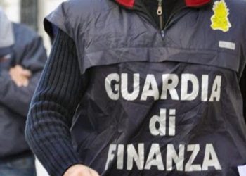 Camorra, le mani del clan dei Casalesi in una azienda di rifiuti, riciclati milioni di euro: 8 arresti, i nomi