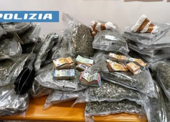 San Giovanni-Barra, colpo ai narcos: 40enne sorpreso con 150 kg di droga 4 pistole e 51.350 euro