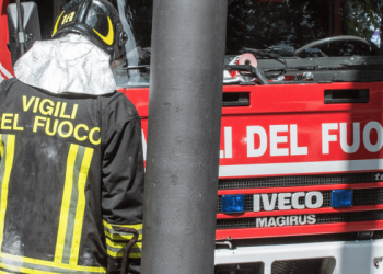 Fuga di gas, inferno nella notte. Esplosione in appartamento: due anziani morti sotto le macerie