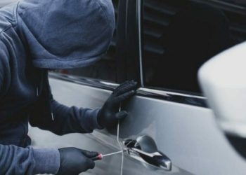 Aversa, tenta di rubare un’auto in via San Lorenzo: ladro sorpreso e arrestato dai carabinieri