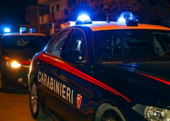 Pomigliano D’arco, carabinieri scoprono arsenale e droga nascosta in un condominio della 219