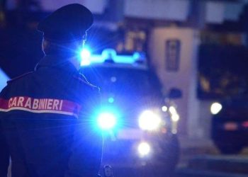 Casal di Principe, a bordo di un’auto con droga, tirapugni e un coltello a serramanico: un arresto e due denunce