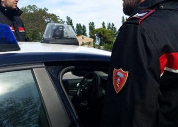 Succivo, mattinata di follia, 63enne, prima lancia una molotov e poi minaccia gli operai su un cantiere edile