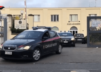 Castellammare di Stabia, armi e droga nel rione Moscarella all’interno di un pozzetto. Blitz dei carabinieri (Video)