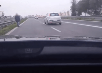 Giugliano, 80enne si perde e vaga pericolosamente sull’asse mediano: salvato dai carabinieri (Video)