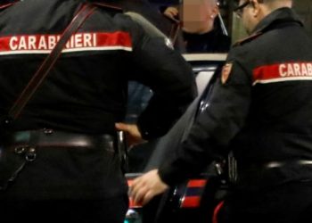 Orta di Atella, lancia la droga dal balcone per beffare i Carabinieri: arrestata una 20enne (Foto)