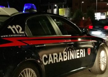 Lusciano, sfondano il vetro di un’auto in sosta e portano via un borsone: arrestati dopo inseguimento