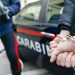San Marcellino, gli perquisiscono casa e trovano numerose armi e oltre 300 dosi di droga: arrestato 54enne del posto