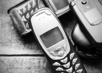 Cellulari “vintage” che valgono una fortuna: si arriva fino ad 8000 euro per un vecchio dispositivo