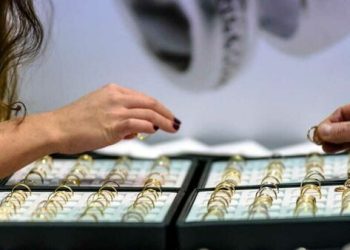 Nell’agro aversano, si fingono clienti e rubano preziosi da una gioielleria: identificate e denunciate