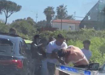 Litorale Domitio, poliziotto municipale cerca di sedare una rissa tra automobilisti e viene pestato a sangue