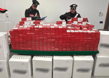 Torre Annunziata, sigarette di contrabbando su una nave proveniente dall’Ucraina: arrestate 4 persone (Video)