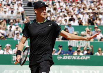 Tennis, secondo turno Atp 1000 di Madrid, Sinner travolge Lorenzo Sonego nel derby azzurro