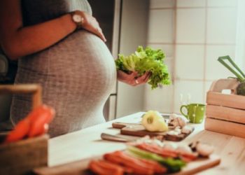 Diete drastiche, in gravidanza rallentano la crescita degli embrioni: lo studio sulla rivista Development