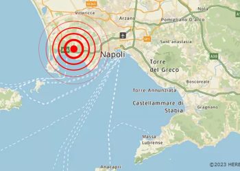 Campi Flegrei, forte scossa di terremoto di magnitudo 3.9 all’alba: avvertito anche a Napoli