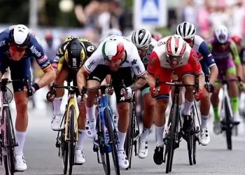 Giro d’Italia a Napoli domenica 12 maggio: gli orari, i divieti e tutte le strade chiuse